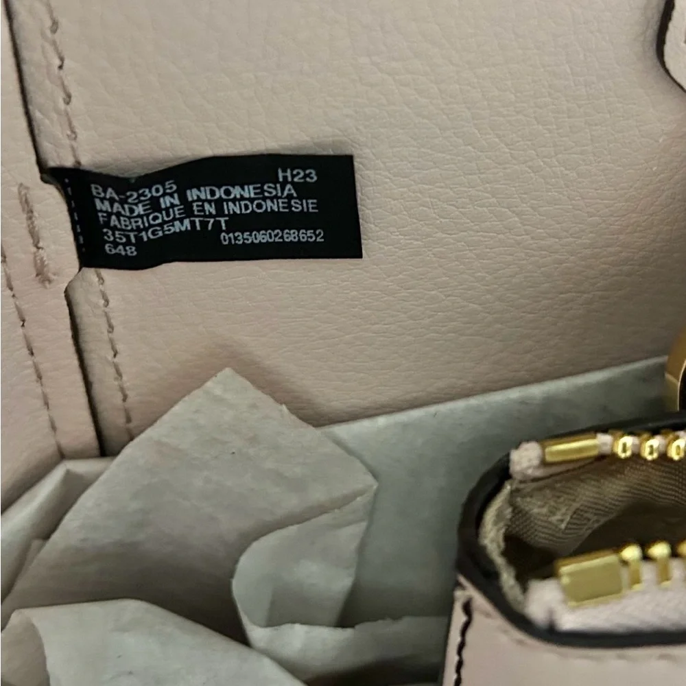 New Michael Kors Maisie Large Pebbled Leather 2 in-1 Tote Bag.